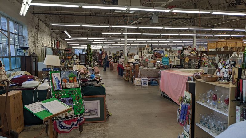 Antique Furniture And Home Furnishings At Flea Market Prices