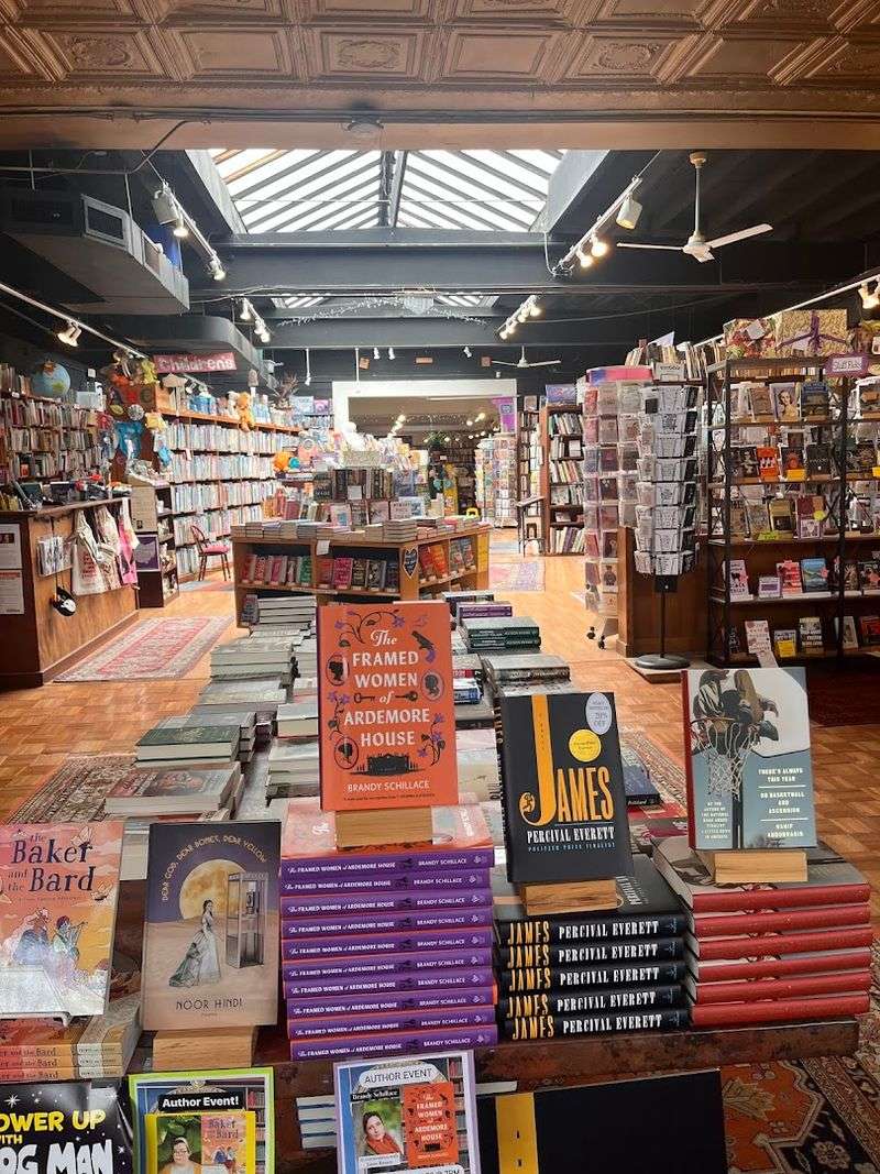 The Atmosphere That Keeps Readers Coming Back