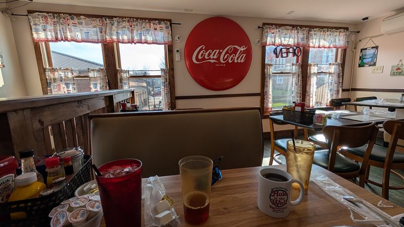 People Drive From Across Georgia For The Outrageously Delicious Breakfast At This Down-Home Restaurant - Decor Hint The Western Omelette That Consistently Hits The Mark
