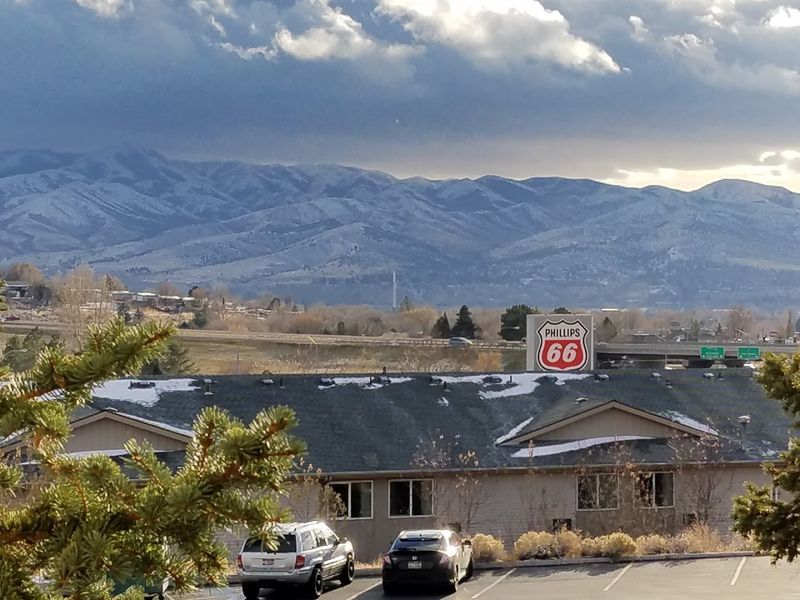 The Dreamy Town In Idaho Where Retirement Still Feels Possible On $2,000 A Month - Decor Hint Mountain Views Make The Budget Feel Less Bare-Bones