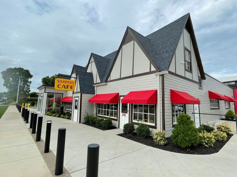 The Legendary Corbin, Kentucky Eatery That’s Been Serving The Same Secret 11-Herb Recipe Since 1952 - Decor Hint A Must-Visit Landmark For Fans Of American Food History