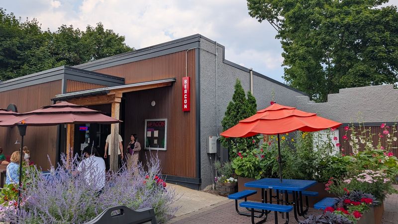 13 Michigan Outdoor Dining Spots Serve Incredible Meals And Stunning Scenery - Decor Hint The Beacon