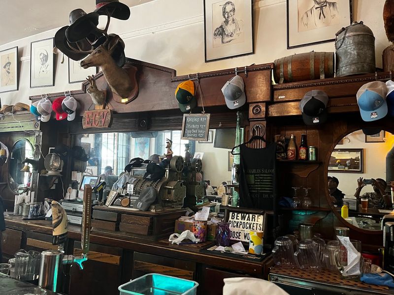 Few People Know About This Incredible Mountainside Saloon Hidden Away In California - Decor Hint The Hours Make It Easy To Plan Around
