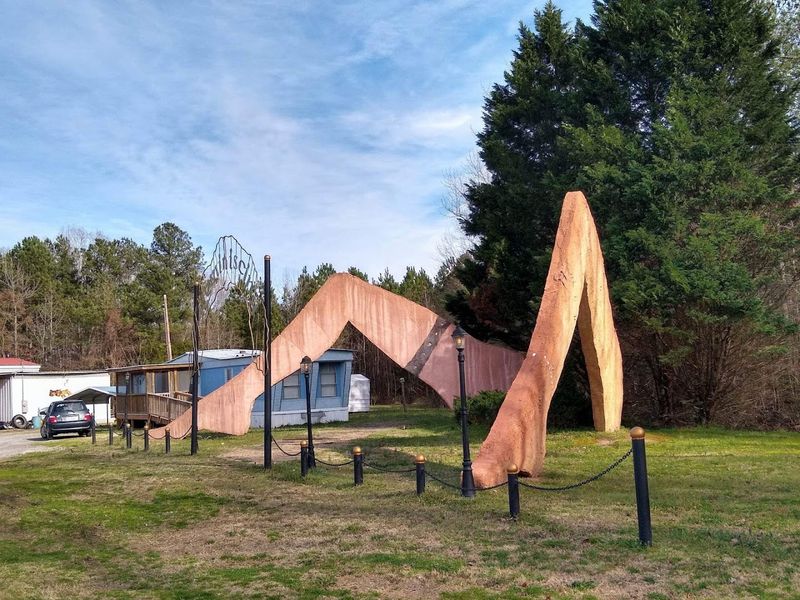 Welcome Avenue Turns Into An Unusual Roadside Photo Stop