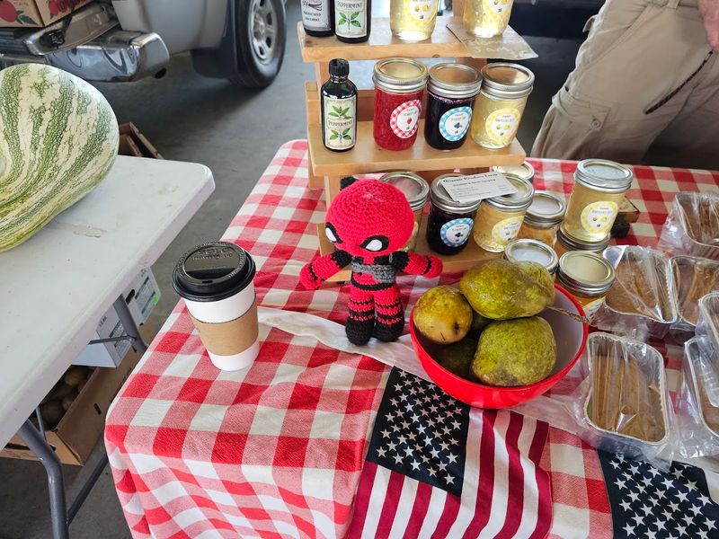 This Dreamy Tennessee Town Feels Like The Setting Of Your Favorite Holiday Movie - Decor Hint The Farmers Market