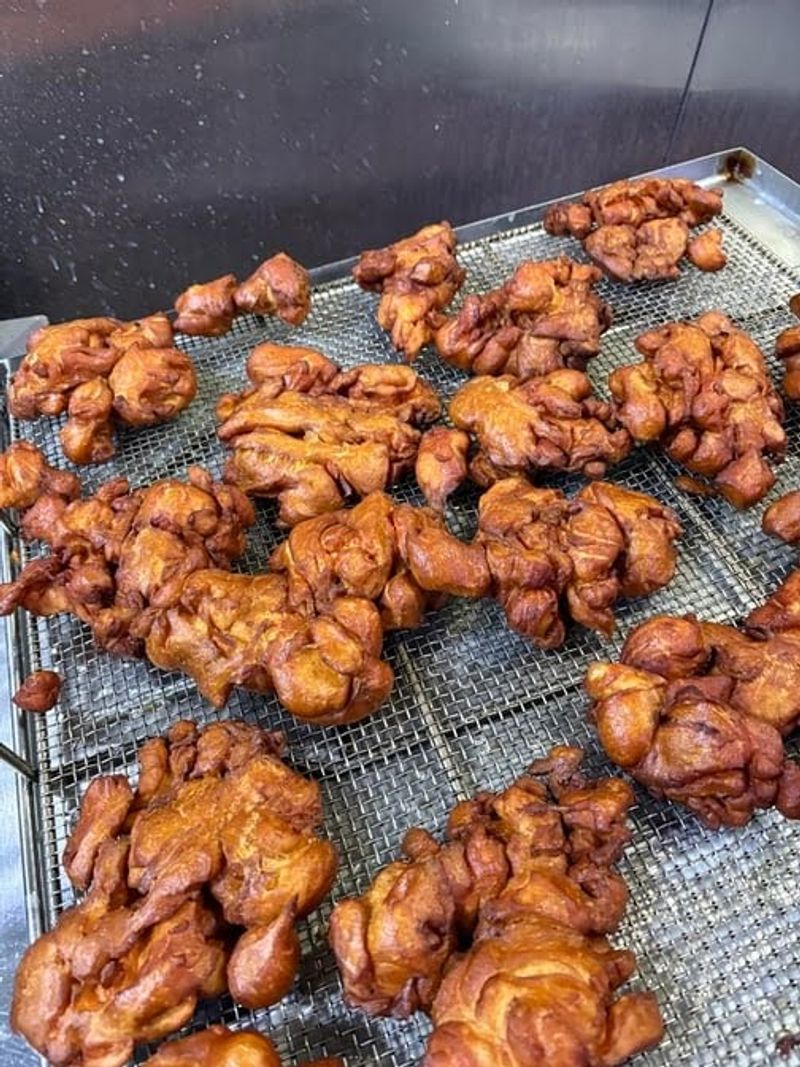 This Massachusetts Bakery Serves Donuts So Good You'll Be Thinking About Them Long After The Last Bite - Decor Hint The Apple Fritter