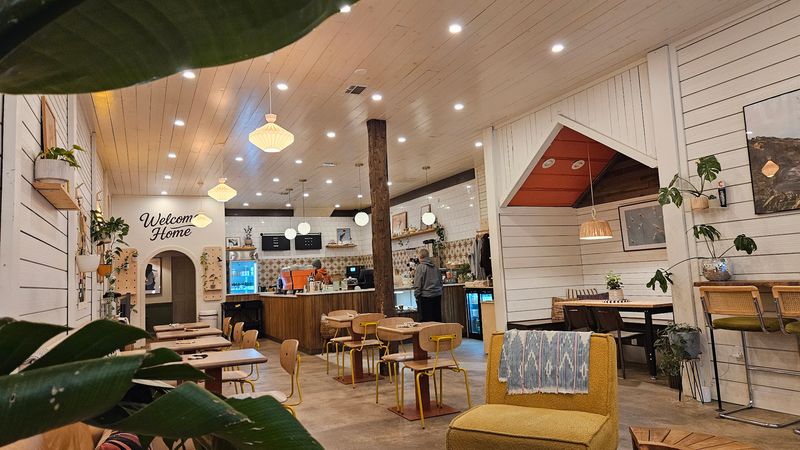 15 Charming Georgia Cafes With Scenic Views Perfect For This June - Decor Hint Mountain Mama's Coffee Lounge