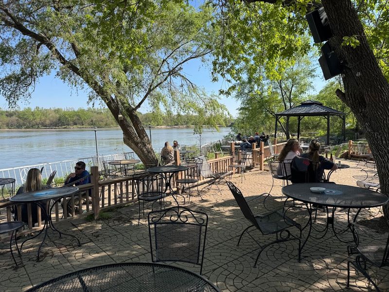 12 Nebraska Restaurants Where The View Makes Dinner Feel Like An Occasion - Decor Hint Heron Bay, Springfield
