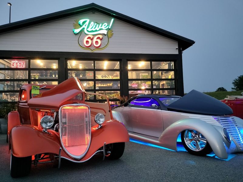 Route 66 Motorheads Bar, Grill & Museum