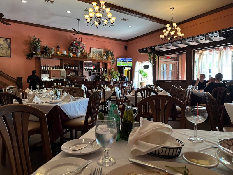 Kentucky Italian Eateries That Don't Make Headlines But Always Have A Crowd - Decor Hint Volare Italian Ristorante