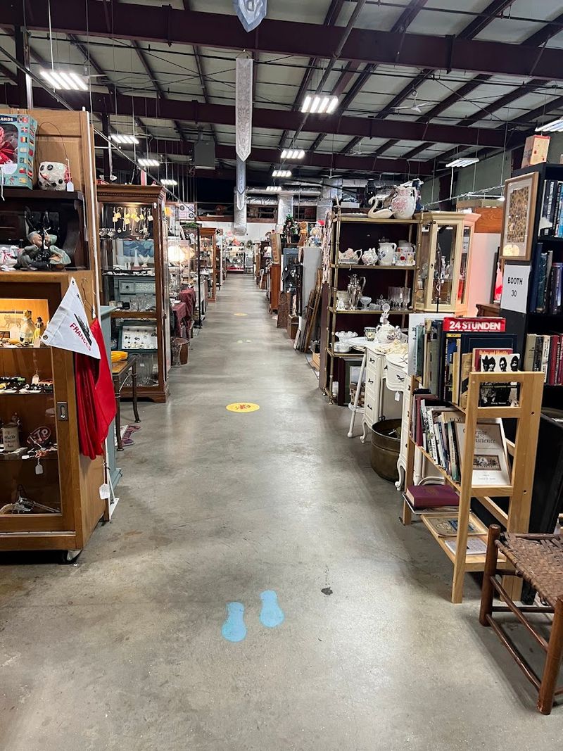 Why This Antique Mall Keeps Drawing People Back Season After Season