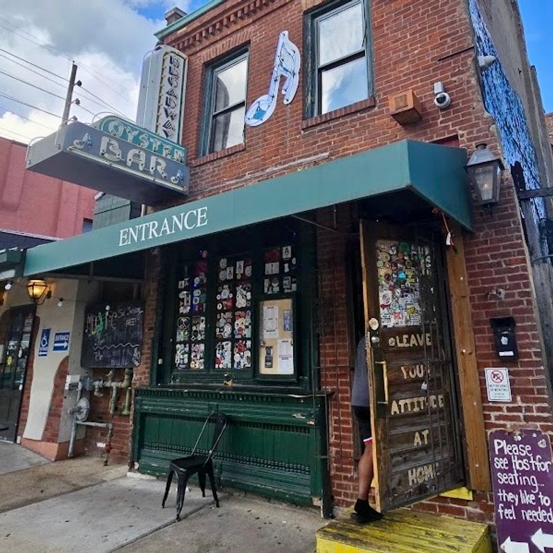 12 Missouri Restaurants Known For Their Distinctive Atmosphere And Menu - Decor Hint Broadway Oyster Bar