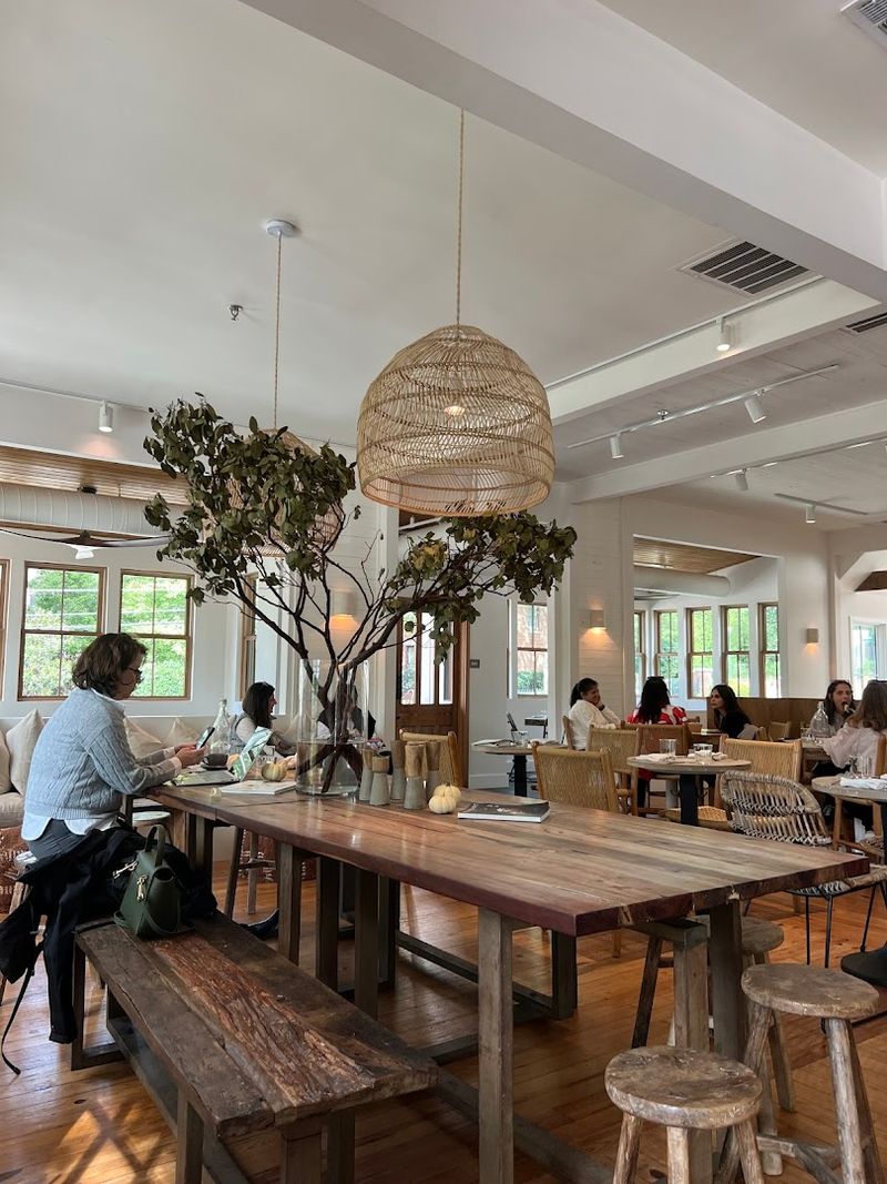 15 Charming Georgia Cafes With Scenic Views Perfect For This June - Decor Hint TBB 122