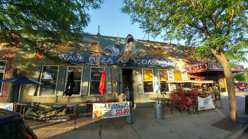 10 Low-Key Nebraska Pizza Spots Locals Would Happily Keep To Themselves - Decor Hint Wave Pizza Co., Grand Island