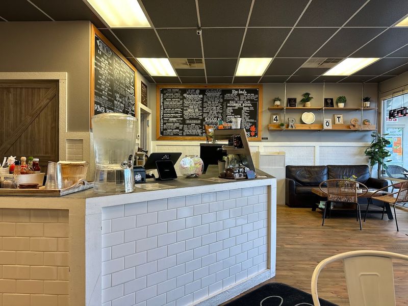 4 Roots Juice Bar & Gluten Free Cafe