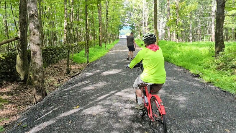 Leave The Crowds Behind On These 10 Dreamy New York Bike Routes - Decor Hint Ashokan Rail Trail