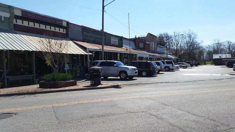 These 11 Peaceful Tennessee Towns Feel Like Simpler Times - Decor Hint Bell Buckle, Bedford County
