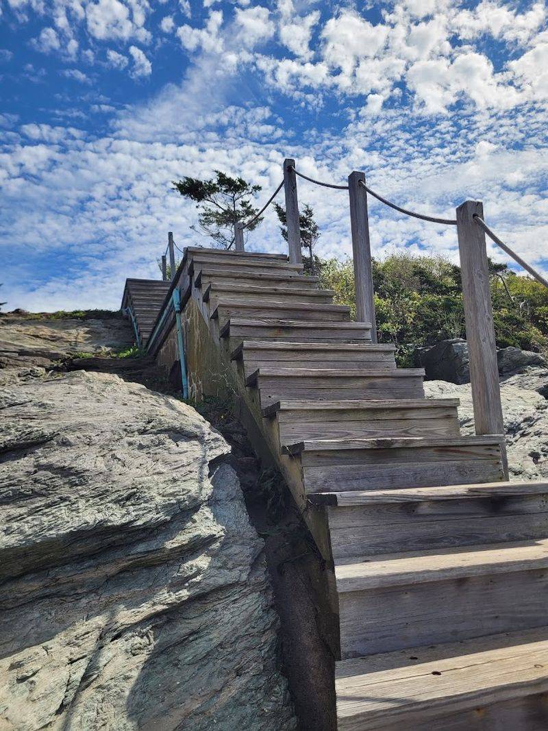 Castle Hill Lighthouse Trail, Newport