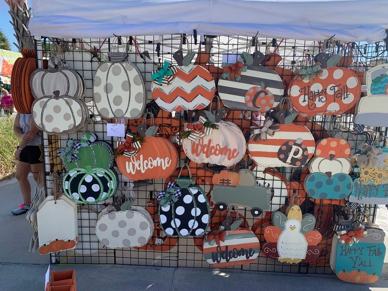 Art And Craft Vendors Worth Slowing Down For