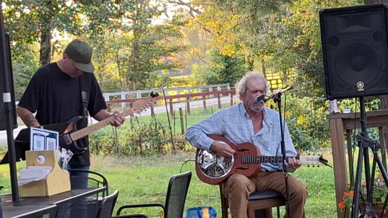 Occasional Live Music That Turns Dinner Into An Event