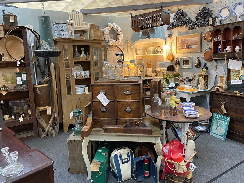 Milledgeville Antique Shops: Treasure Hunting In Georgia's Former Capital
