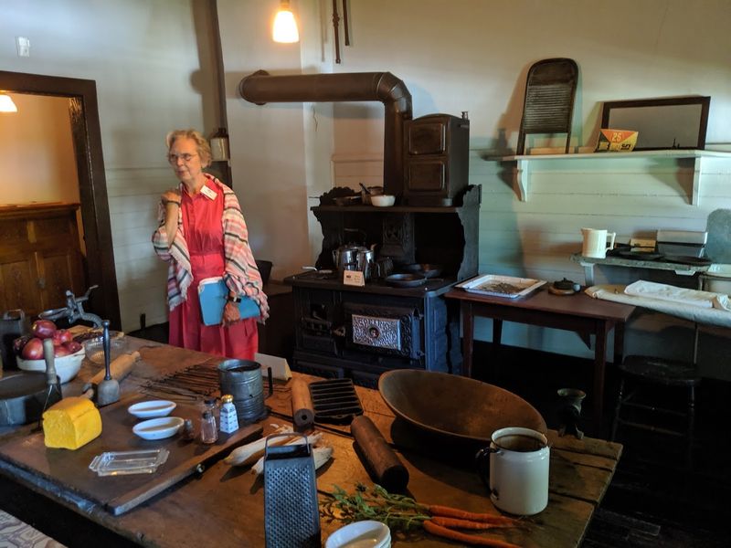 Visit This North Carolina Historic Site Where A Famous Writer's Asheville Story Comes To Life - Decor Hint Guided Tours Bring The Historic Rooms Into Focus