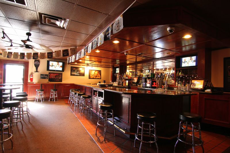 Duke's Bar and Grill, Riverside, California