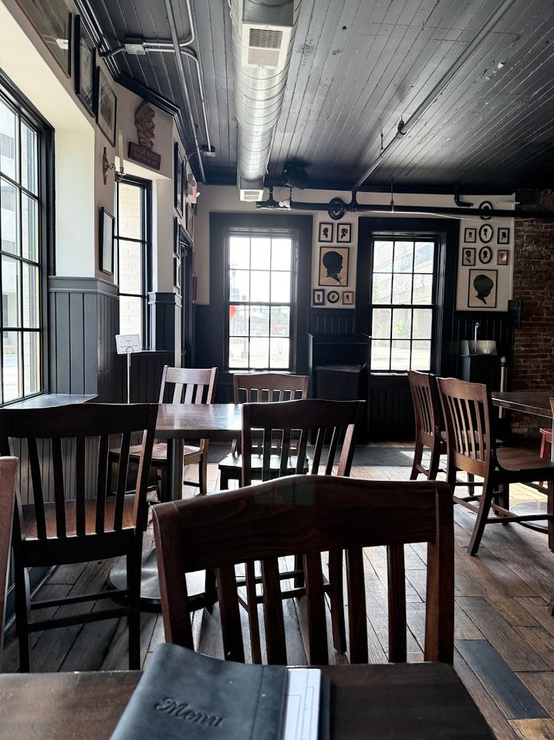 These Are Kentucky's Best Restaurants, According To ChatGPT - Decor Hint Salt And Vinegar