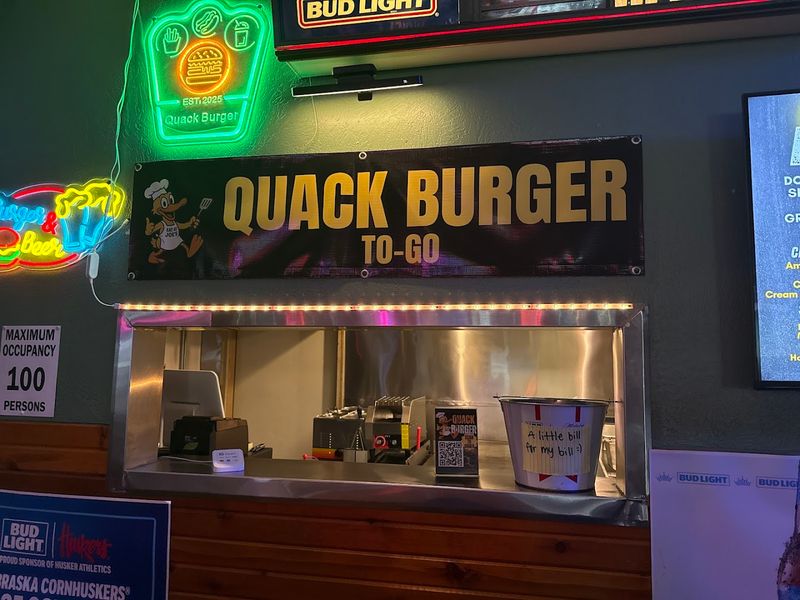 10 Nebraska Cheeseburgers So Tasty You'll Be Craving Them For Days - Decor Hint Quack Burger