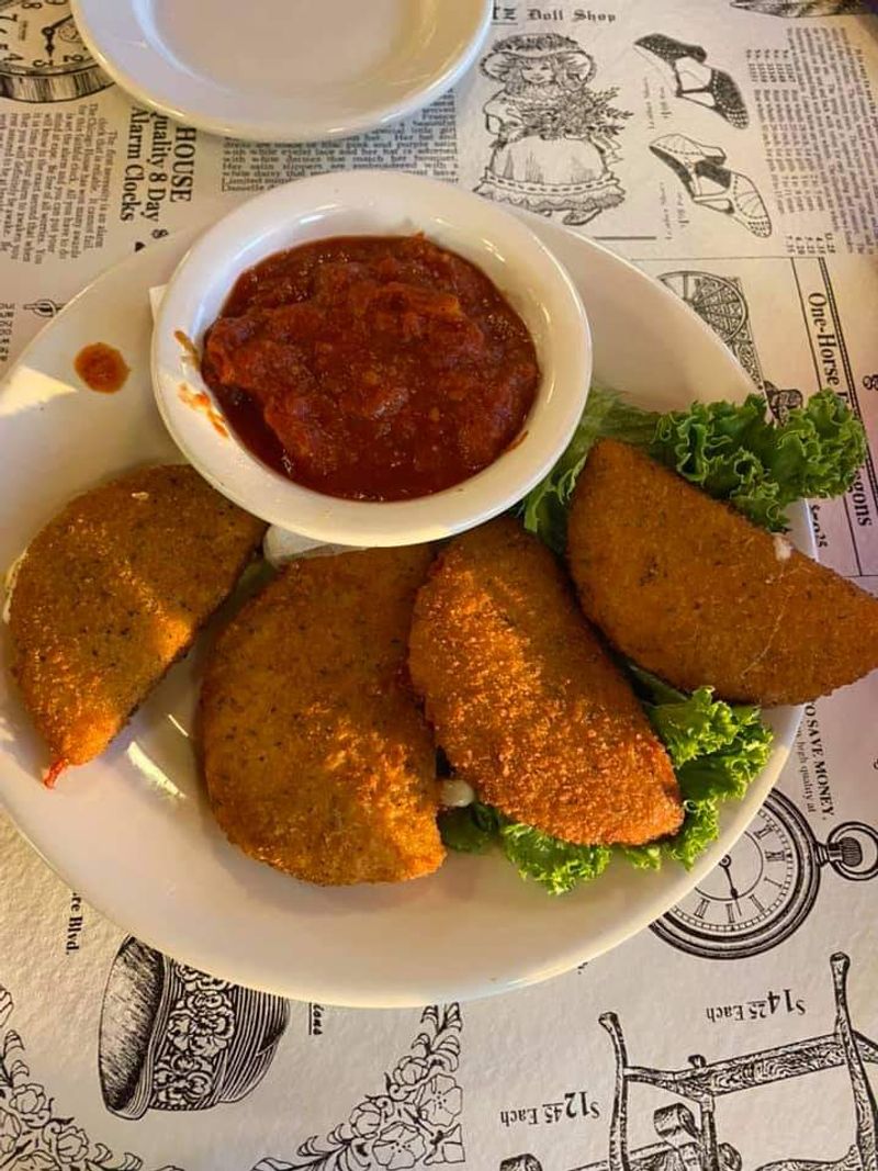 Why Eat Anywhere Ordinary When Pennsylvania Has These 9 Unique Restaurants - Decor Hint Casey Jones' Restaurant, Ronks