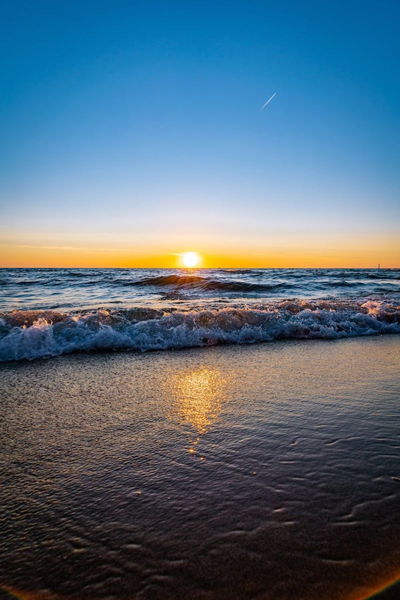 11 Michigan Road Trip Destinations That Cost Very Little But Feel Priceless - Decor Hint Oval Beach