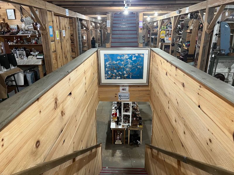 The Massive Flea Market In Maine That Feels Too Good To Be Real - Decor Hint Three Floors Of Pure Discovery