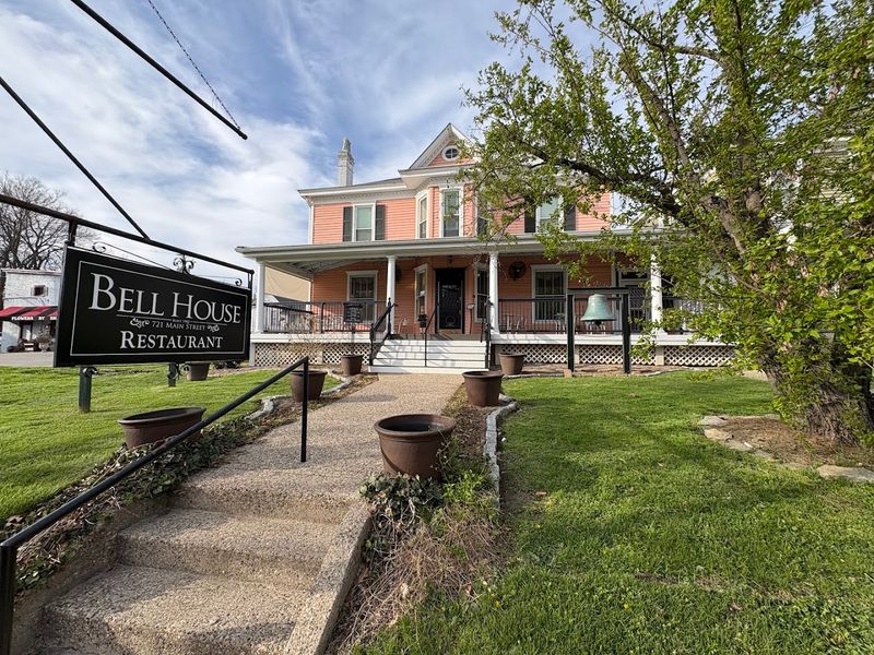 12 Places In Kentucky That Still Serve Tea And Scones The Way You Remember - Decor Hint Bell House Restaurant