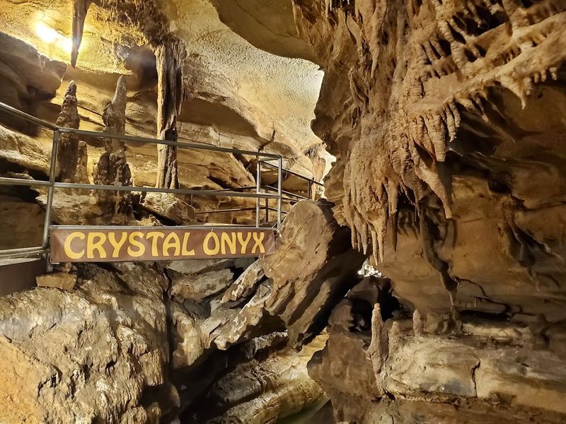 Crystal Onyx Cave