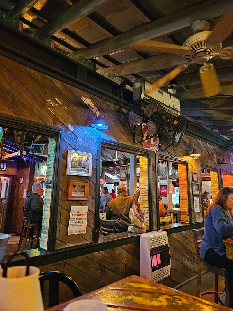 Sunbury Crab Company Near Midway