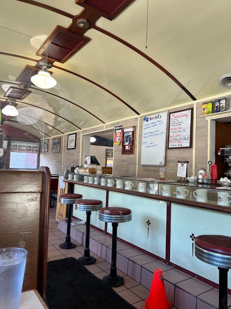 These 10 New Hampshire Diners Are Loved For Homemade Pies - Decor Hint Littleton Diner