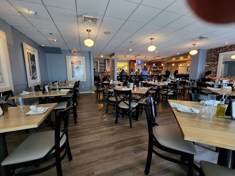 11 Iconic Connecticut Seafood Spots That Rank Among The Best In The Country - Decor Hint Liv's Oyster Bar, Old Saybrook
