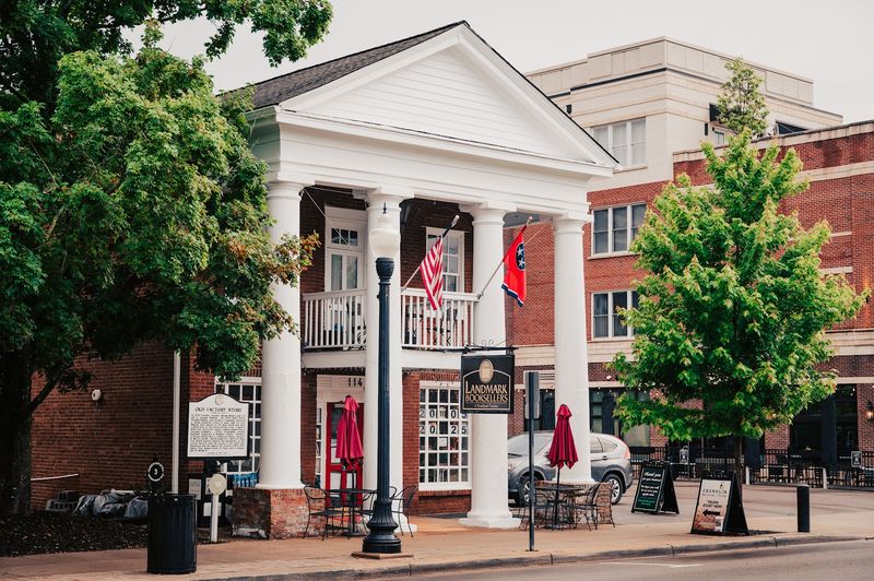 Tennessee's Most Irresistible Bookstores Are Made For Slow Browsing - Decor Hint Landmark Booksellers, Franklin