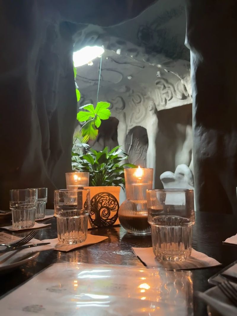 The Caves, Edgewater