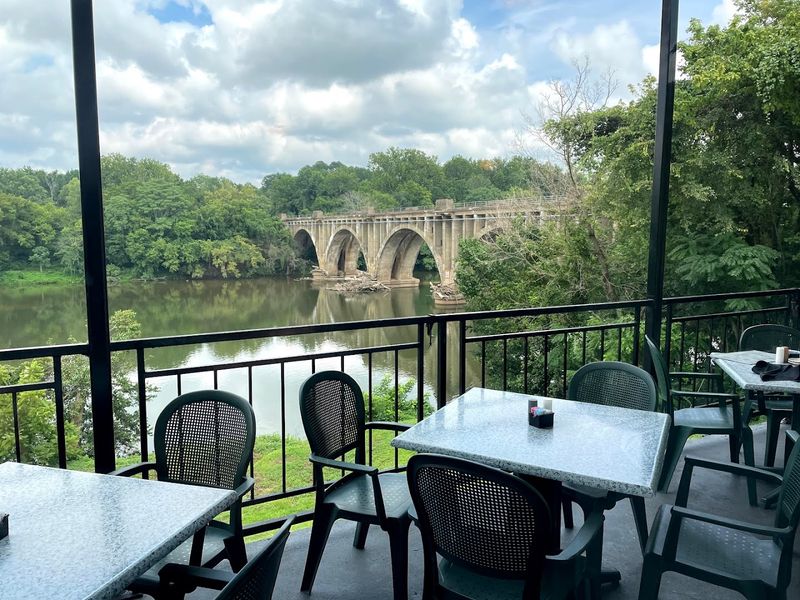Brock's Riverside Grill