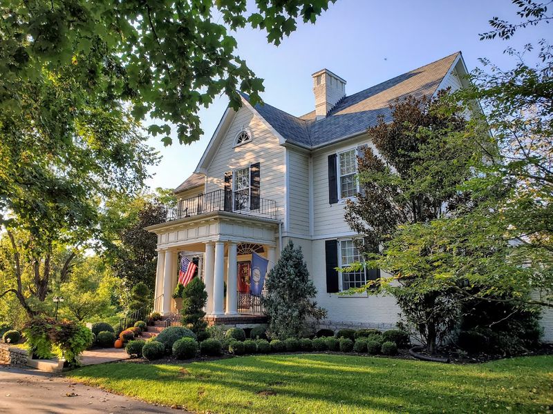 Versailles, Woodford County