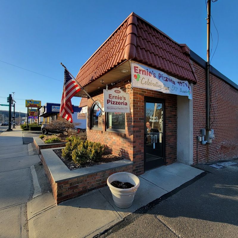 Ernie's Pizzeria, New Haven
