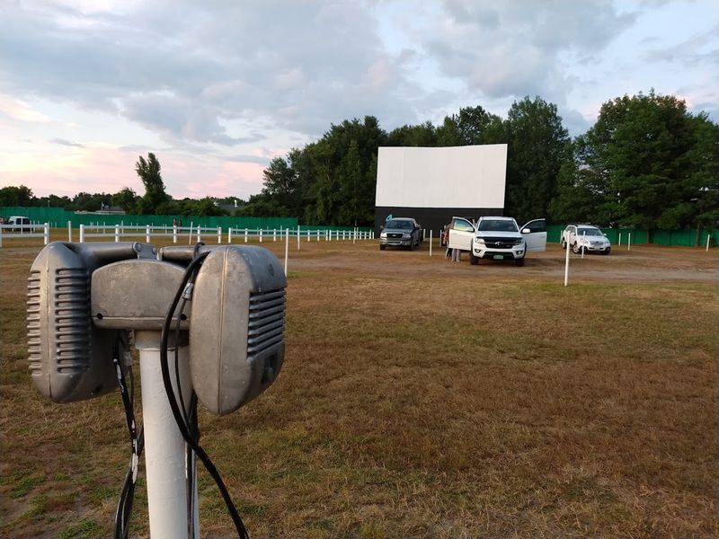 This Classic Vermont Drive-Ins Still Knows How To Draw A Crowd - Decor Hint Sound Quality And Clear Screens