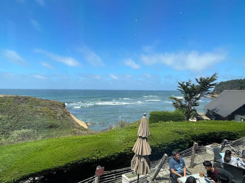 Moss Beach Distillery, Moss Beach