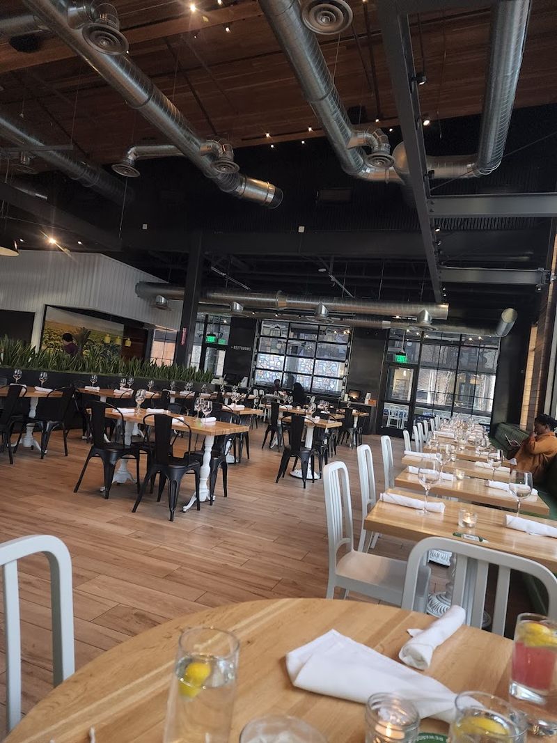 Ohio's Biggest Shopping Destination Feels Like Its Own Little City - Decor Hint A Food Scene That Could Fill Its Own Guide