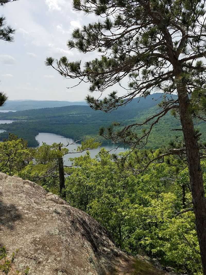 These 10 New Hampshire Easy Hikes That Save The Best Views For The Top - Decor Hint West Rattlesnake Mountain, Holderness