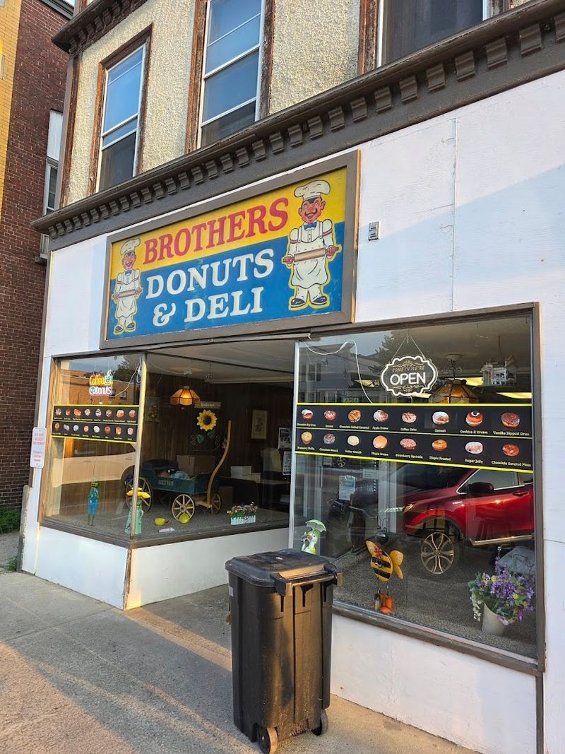 These 11 Donut Destinations Made Our New Hampshire Food Adventure Complete - Decor Hint Brothers Donuts, Franklin