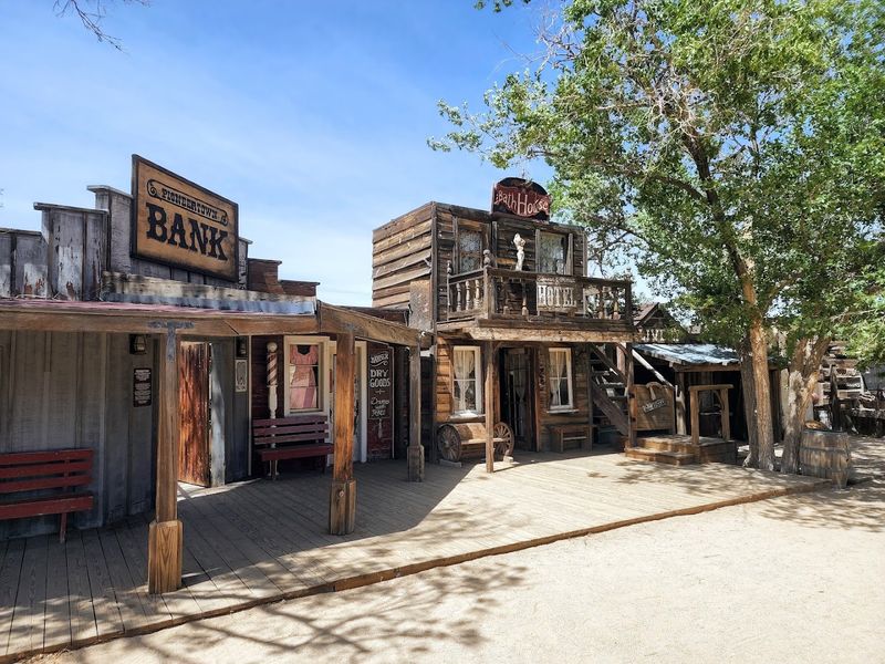 12 California Places Where Silent-Era Glamour And Old Western Movie Lore Still Linger - Decor Hint Pioneertown, Near Yucca Valley
