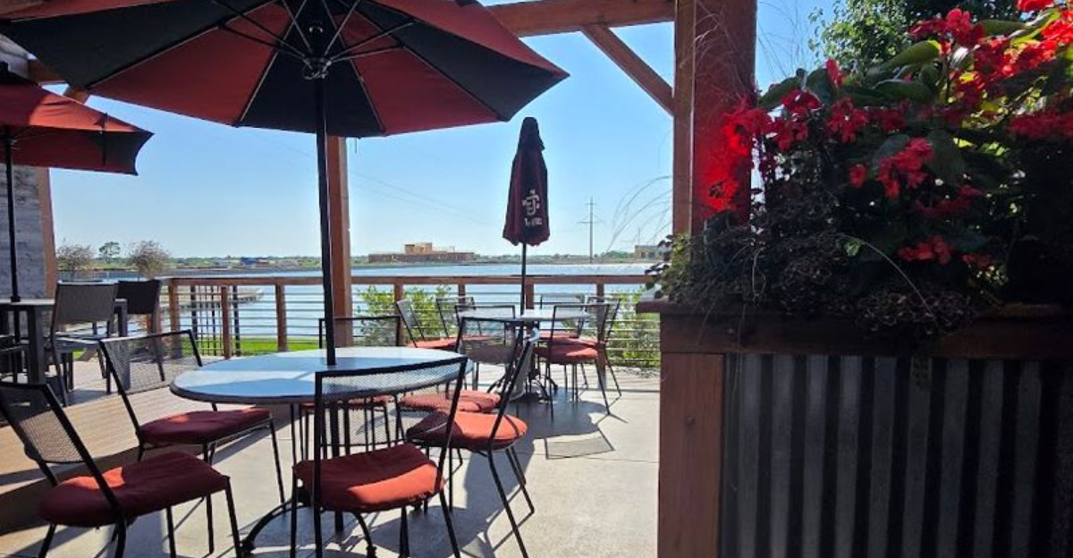 Nebraskas Dog Friendly Restaurants Bring Good Food And Even Better Tail Wagging Company - Decor Hint