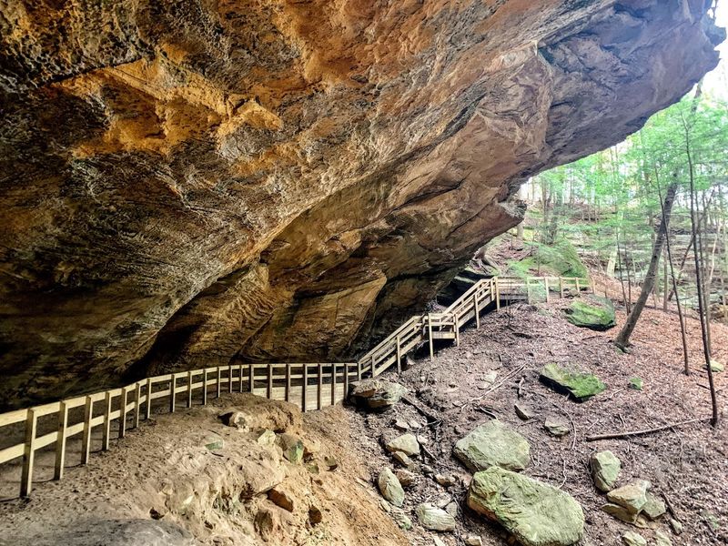 Hocking Hills State Park, Whispering Cave Trailhead